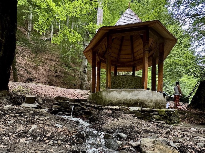 sulfur fountain valsan